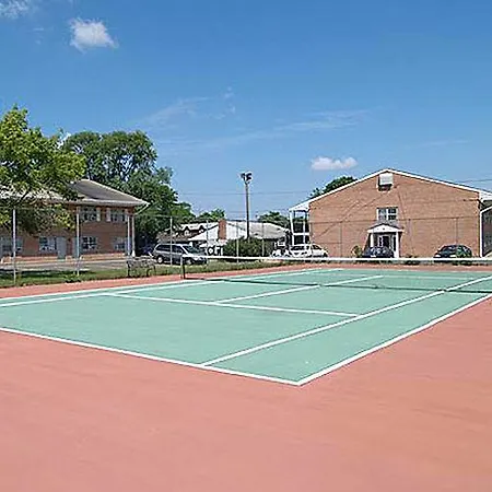 Budget Host East End Hotel In Riverhead 